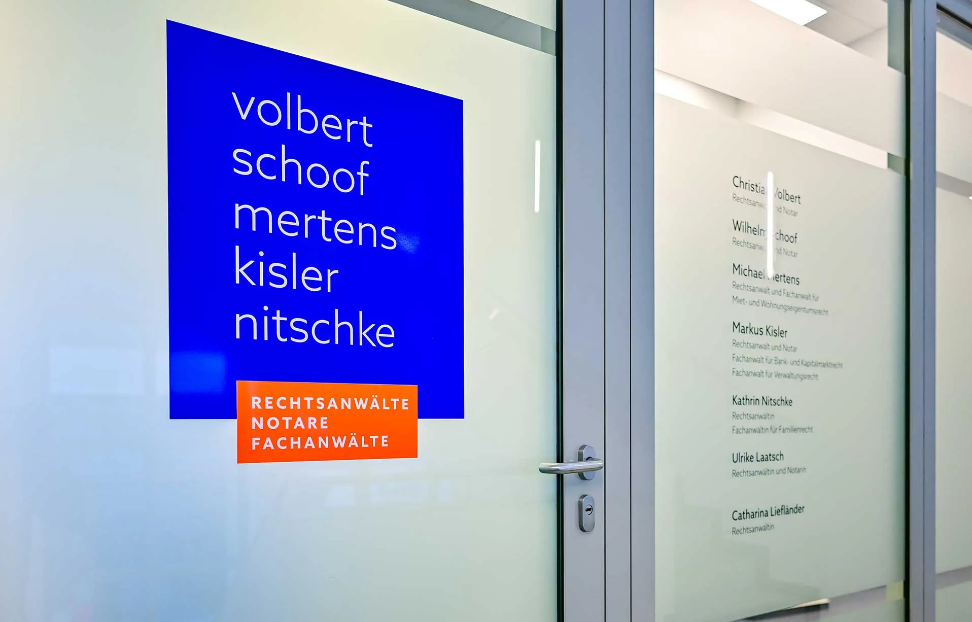 Eingang der Kanzlei volbert · schoof · mertens · kisler · nitschke